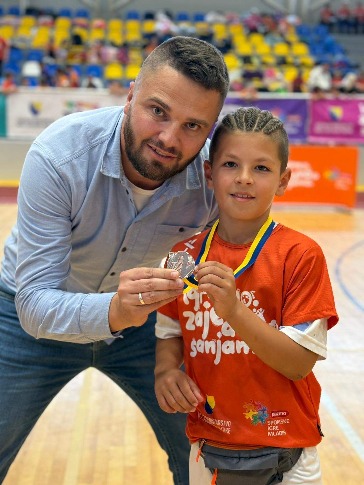 Snaga koja dolazi iznutra: Priča o Aliju, dječaku koji ne poznaje granice